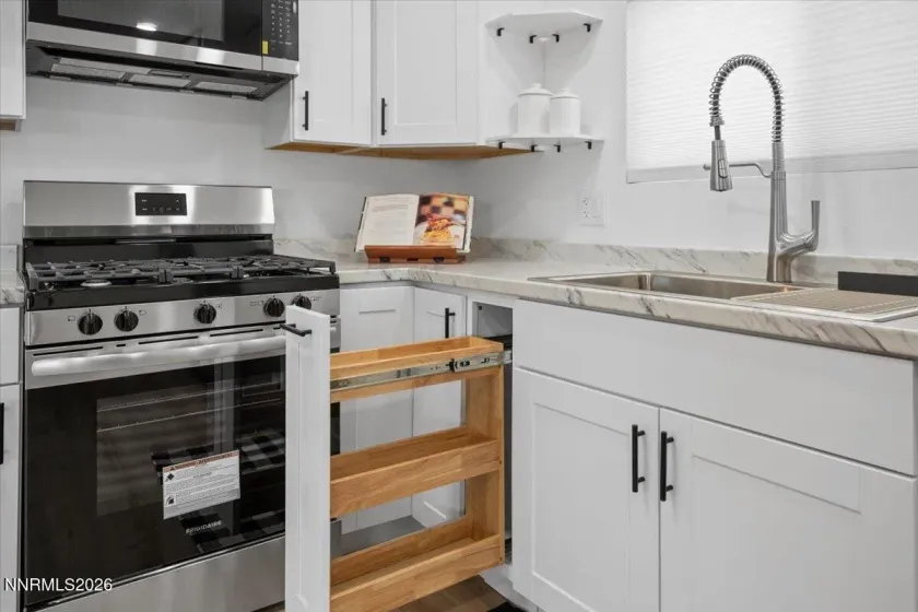 384 Loster, Sun Valley, Nevada 89433, 3 Bedrooms Bedrooms, ,2 BathroomsBathrooms,Residential,Residential,Loster,260002302