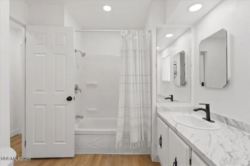 384 Loster, Sun Valley, Nevada 89433, 3 Bedrooms Bedrooms, ,2 BathroomsBathrooms,Residential,Residential,Loster,260002302