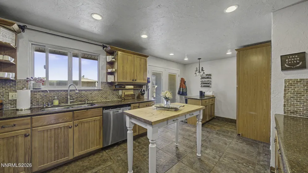 10585 Silver Knolls, Reno, Nevada 89508, 3 Bedrooms Bedrooms, ,2 BathroomsBathrooms,Residential,Residential,Silver Knolls,260002304