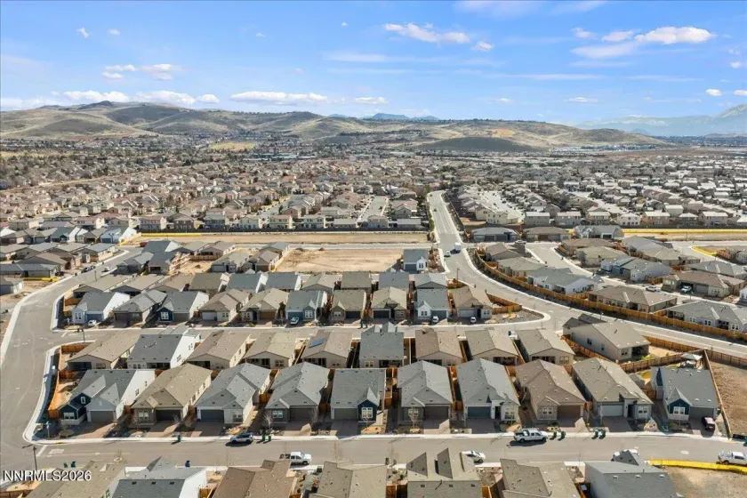 2305 Jagged Peak, Sparks, Nevada 89436, 2 Bedrooms Bedrooms, ,2 BathroomsBathrooms,Residential,Residential,Jagged Peak,260002311