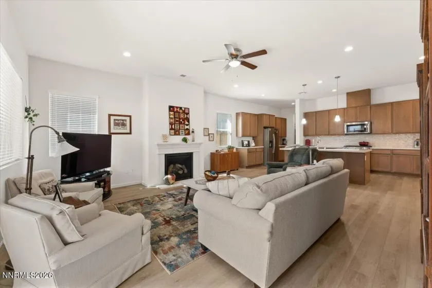 2305 Jagged Peak, Sparks, Nevada 89436, 2 Bedrooms Bedrooms, ,2 BathroomsBathrooms,Residential,Residential,Jagged Peak,260002311