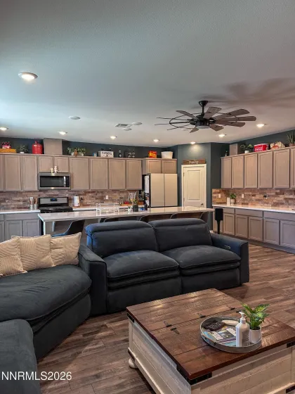 2352 Millville, Sparks, Nevada 89441, 4 Bedrooms Bedrooms, ,3 BathroomsBathrooms,Residential,Residential,Millville,260002314