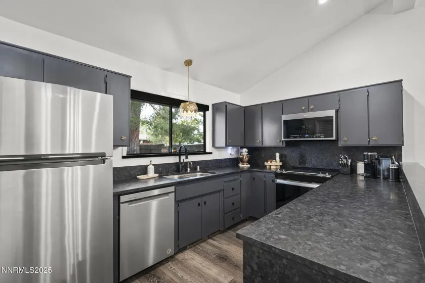 3930 Greenbriar, Reno, Nevada 89509, 2 Bedrooms Bedrooms, ,2 BathroomsBathrooms,Residential,Residential,Greenbriar,260002330