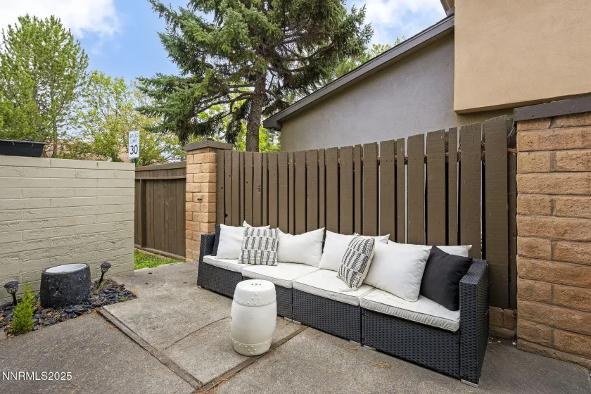 3930 Greenbriar, Reno, Nevada 89509, 2 Bedrooms Bedrooms, ,2 BathroomsBathrooms,Residential,Residential,Greenbriar,260002330