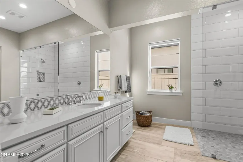 715 Pleasant Oak, Reno, Nevada 89511, 5 Bedrooms Bedrooms, ,6 BathroomsBathrooms,Residential,Residential,Pleasant Oak,260002329