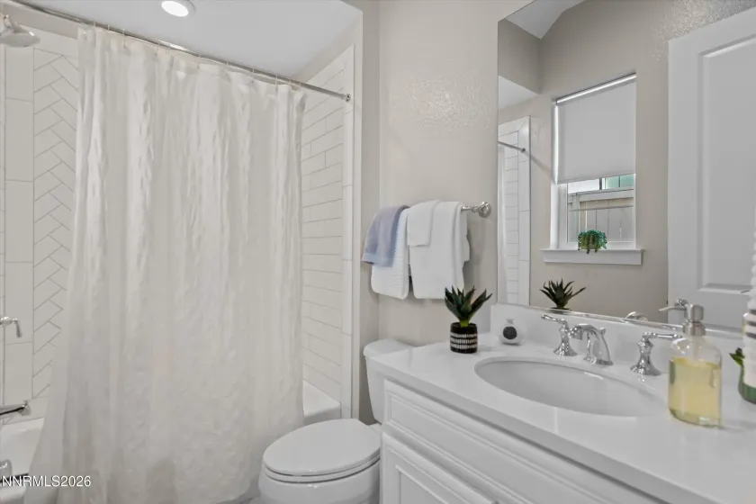 715 Pleasant Oak, Reno, Nevada 89511, 5 Bedrooms Bedrooms, ,6 BathroomsBathrooms,Residential,Residential,Pleasant Oak,260002329