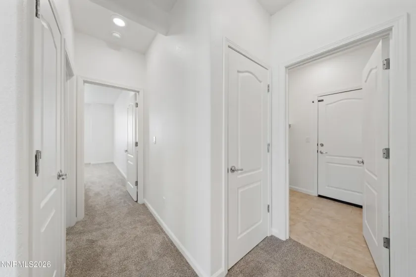 CLOSET/HALLWAY