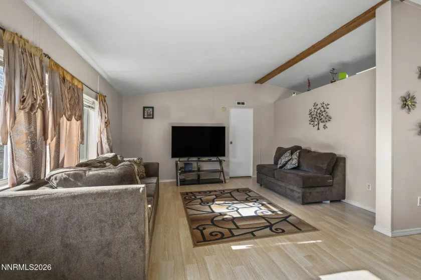 2701 Larkspur, Reno, Nevada 89512, 3 Bedrooms Bedrooms, ,2 BathroomsBathrooms,Residential,Residential,Larkspur,260001432