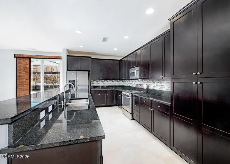 2082 Whitecliff, Reno, Nevada 89521, 5 Bedrooms Bedrooms, ,3 BathroomsBathrooms,Residential Lease,Manufactured,Whitecliff,260002373