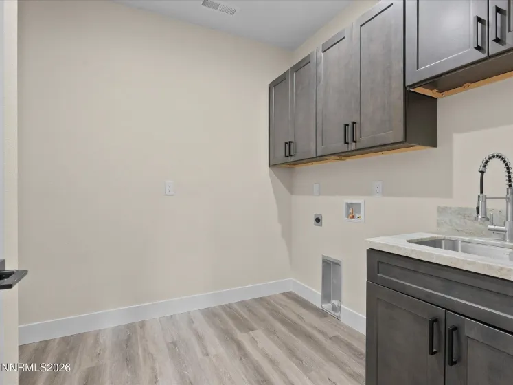 3592 Oakridge, Sparks, Nevada 89436, 4 Bedrooms Bedrooms, ,3 BathroomsBathrooms,Residential,Residential,Oakridge,260001088