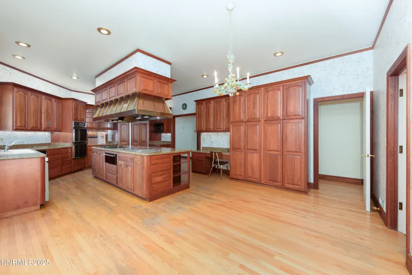 Large Kitchen w/cherry cabinets throughout