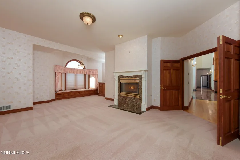 Master Bedroom w/fireplace