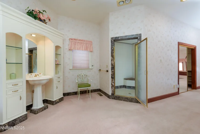 Primary Bath & Shower W/Dual Shower Heads