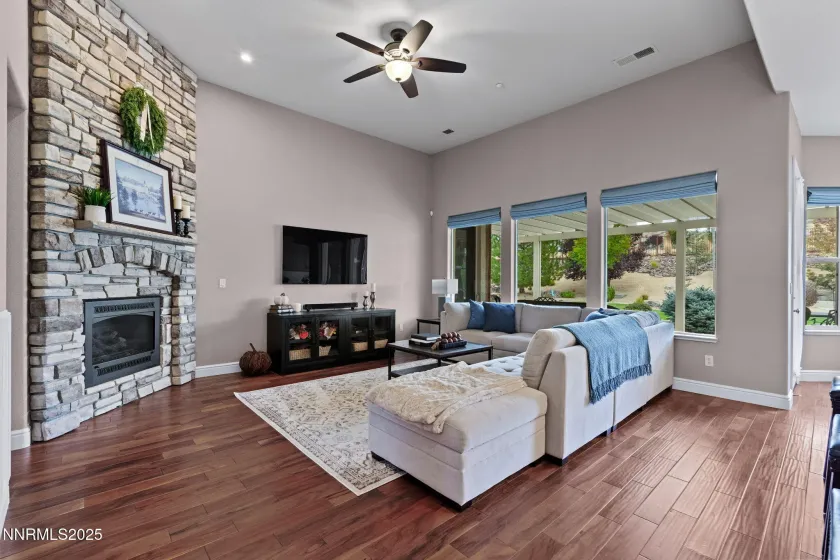 7424 Desert Plains, Sparks, Nevada 89436, 5 Bedrooms Bedrooms, ,3 BathroomsBathrooms,Residential,Residential,Desert Plains,260002387