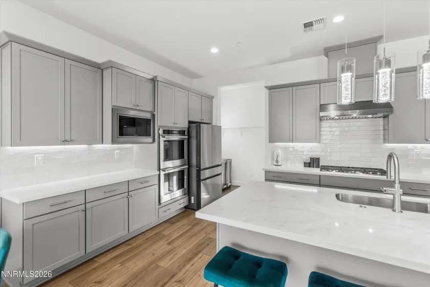 Quartz countertops shine