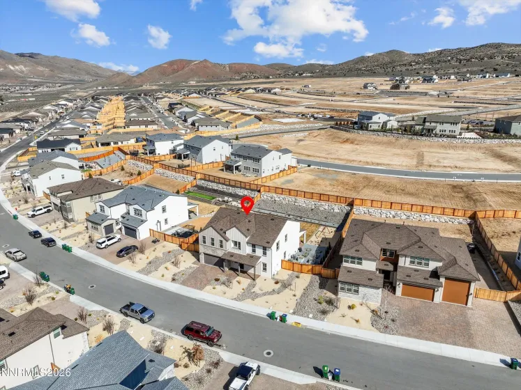 Expansive neighborhood overview