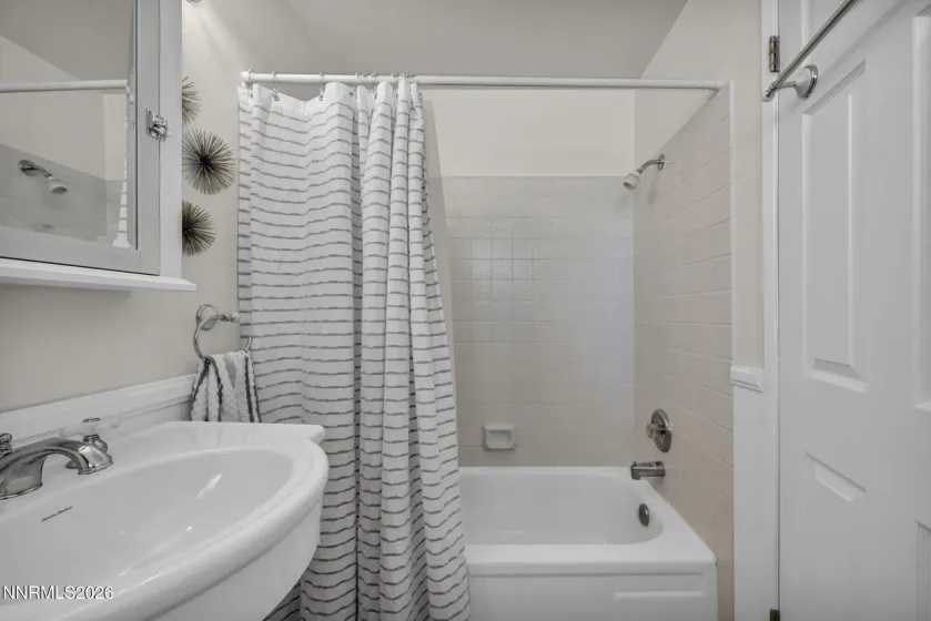 3214 Valley Forge, Sparks, Nevada 89431, 3 Bedrooms Bedrooms, ,2 BathroomsBathrooms,Residential,Residential,Valley Forge,260002409