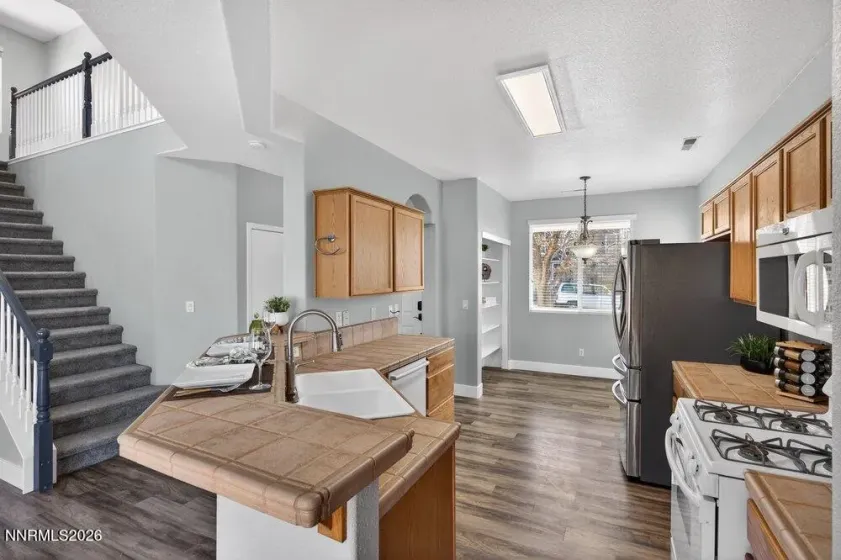 2433 Crestone, Reno, Nevada 89523, 4 Bedrooms Bedrooms, ,3 BathroomsBathrooms,Residential,Residential,Crestone,260002415