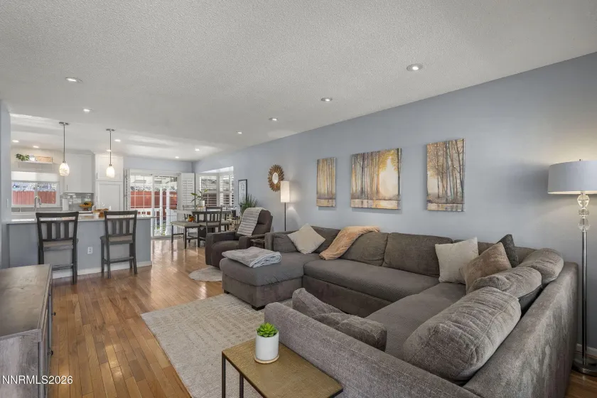 2227 Valencia, Sparks, Nevada 89434, 3 Bedrooms Bedrooms, ,2 BathroomsBathrooms,Residential,Residential,Valencia,260002424