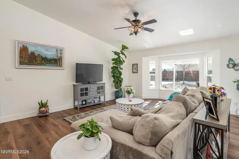 1430 Talon, Sparks, Nevada 89441, 3 Bedrooms Bedrooms, ,3 BathroomsBathrooms,Residential,Residential,Talon,260002446