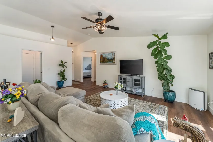 1430 Talon, Sparks, Nevada 89441, 3 Bedrooms Bedrooms, ,3 BathroomsBathrooms,Residential,Residential,Talon,260002446