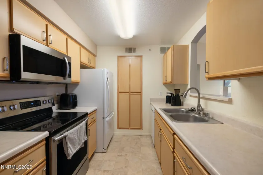 6850 Sharlands, Reno, Nevada 89523, 2 Bedrooms Bedrooms, ,2 BathroomsBathrooms,Residential,Residential,Sharlands,260002447