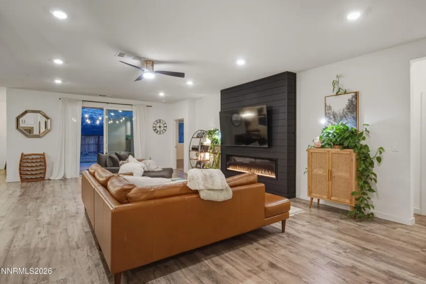 8412 Castletroy, Verdi, Nevada 89439, 4 Bedrooms Bedrooms, ,3 BathroomsBathrooms,Residential,Residential,Castletroy,260002455