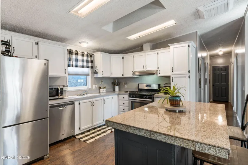 25 Bybee, Yerington, Nevada 89447, 4 Bedrooms Bedrooms, ,2 BathroomsBathrooms,Residential,Residential,Bybee,260002460