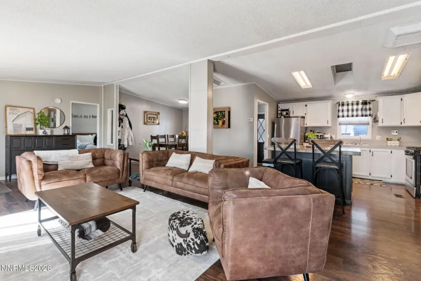 25 Bybee, Yerington, Nevada 89447, 4 Bedrooms Bedrooms, ,2 BathroomsBathrooms,Residential,Residential,Bybee,260002460