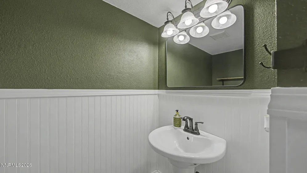 6090 Torrington, Reno, Nevada 89511, 4 Bedrooms Bedrooms, ,3 BathroomsBathrooms,Residential,Residential,Torrington,260002464