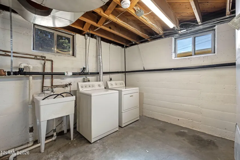 16 Raymond, Reno, Nevada 89503, 2 Bedrooms Bedrooms, ,1 BathroomBathrooms,Residential,Residential,Raymond,260002469