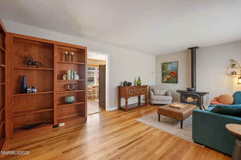 16 Raymond, Reno, Nevada 89503, 2 Bedrooms Bedrooms, ,1 BathroomBathrooms,Residential,Residential,Raymond,260002469