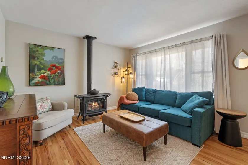 16 Raymond, Reno, Nevada 89503, 2 Bedrooms Bedrooms, ,1 BathroomBathrooms,Residential,Residential,Raymond,260002469