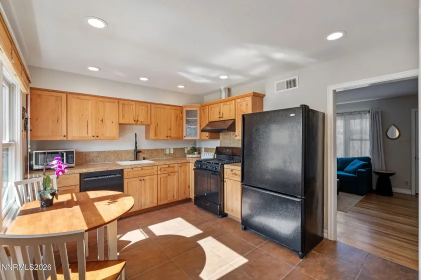 16 Raymond, Reno, Nevada 89503, 2 Bedrooms Bedrooms, ,1 BathroomBathrooms,Residential,Residential,Raymond,260002469