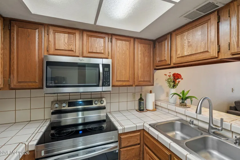 3095 Lakeside, Reno, Nevada 89509, 1 Bedroom Bedrooms, ,1 BathroomBathrooms,Residential,Residential,Lakeside,260002474