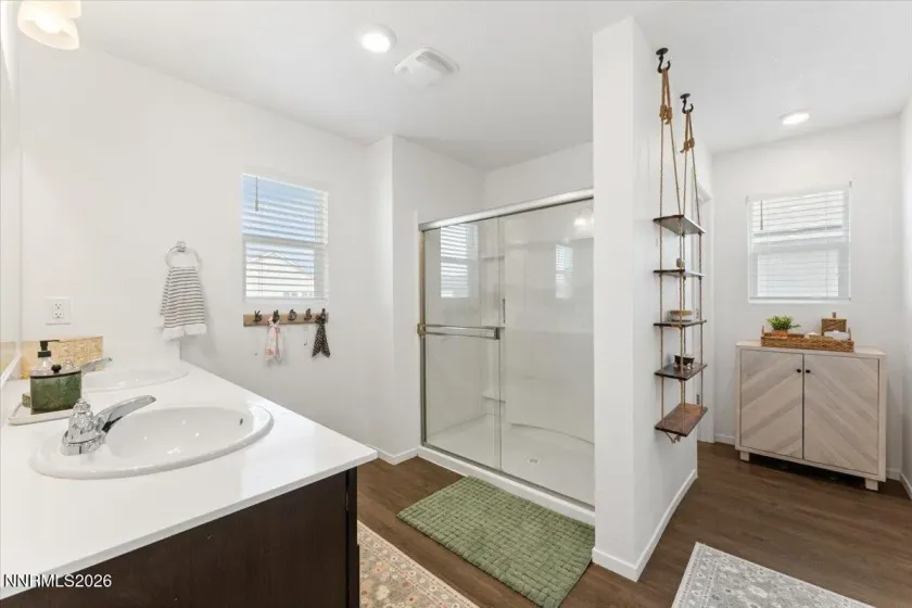 1386 Granary Park, Sparks, Nevada 89436, 5 Bedrooms Bedrooms, ,3 BathroomsBathrooms,Residential,Residential,Granary Park,260002498