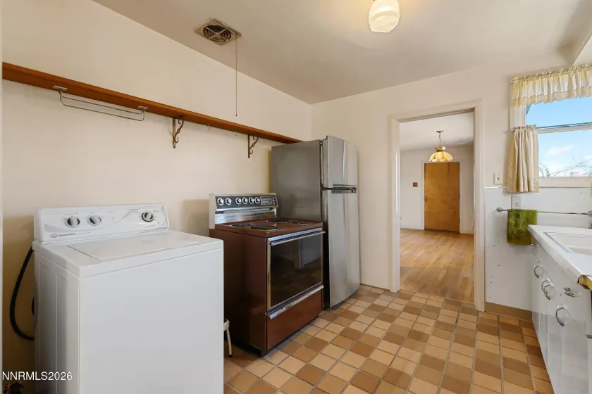 755 Balzar, Reno, Nevada 89502, 3 Bedrooms Bedrooms, ,2 BathroomsBathrooms,Residential,Residential,Balzar,260002500