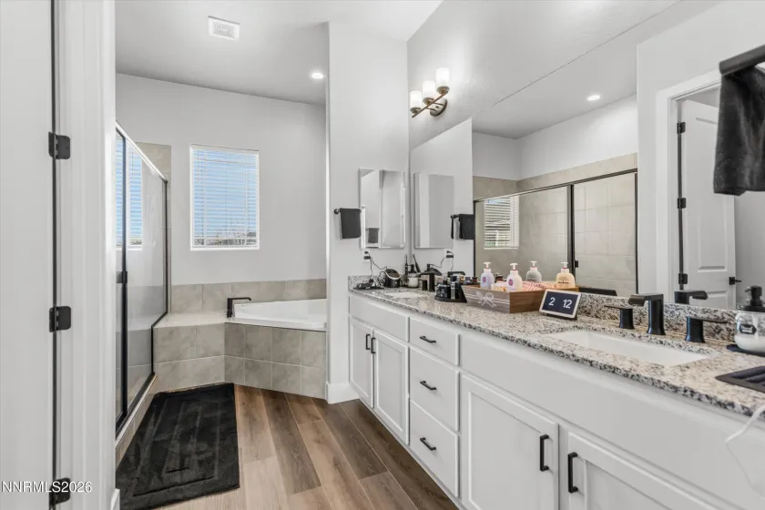 405 White Hawk, Fernley, Nevada 89408, 4 Bedrooms Bedrooms, ,3 BathroomsBathrooms,Residential,Residential,White Hawk,260002502