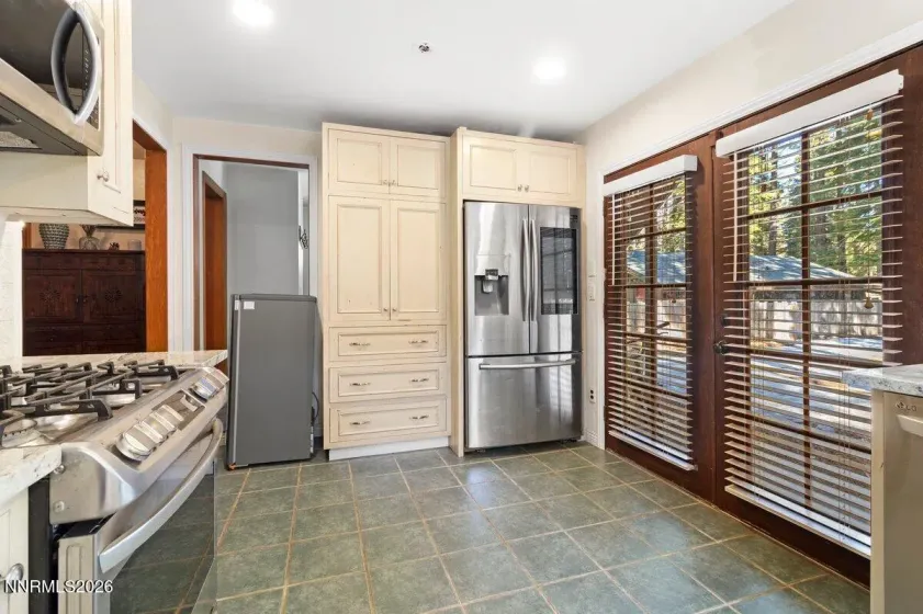 1251 Tata, South Lake Tahoe, California 96150, 3 Bedrooms Bedrooms, ,2 BathroomsBathrooms,Residential,Residential,Tata,260002539