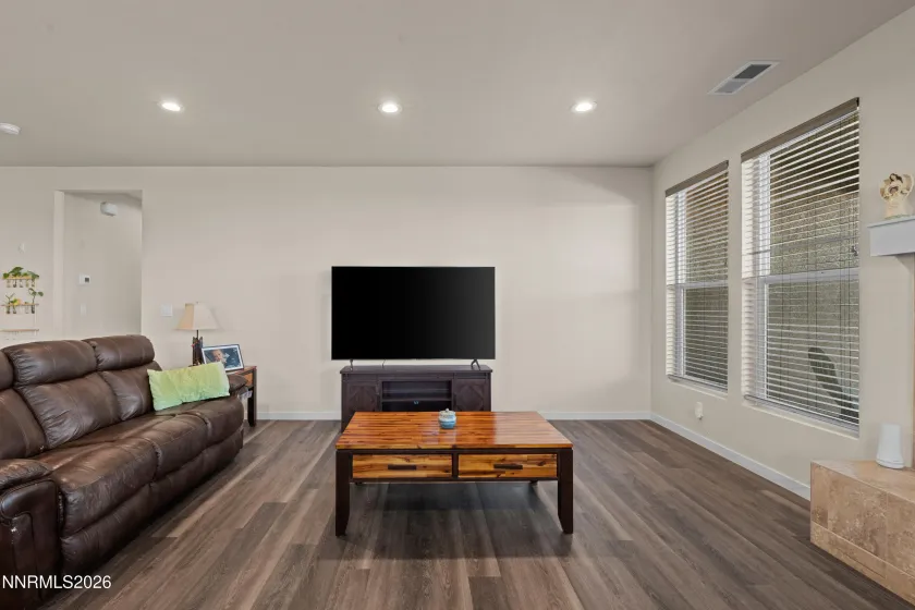 546 Country Hollow, Fernley, Nevada 89408, 3 Bedrooms Bedrooms, ,2 BathroomsBathrooms,Residential,Residential,Country Hollow,260002554