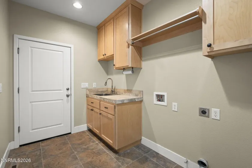 2243 Canal, Sparks, Nevada 89434, 2 Bedrooms Bedrooms, ,3 BathroomsBathrooms,Residential,Residential,Canal,260002548