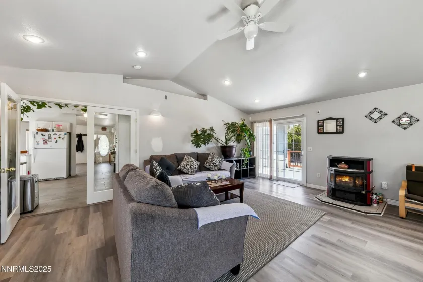 21 Fox, Yerington, Nevada 89447, 3 Bedrooms Bedrooms, ,2 BathroomsBathrooms,Residential,Residential,Fox,250051110