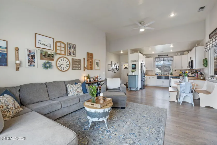 4154 Pillary, Sparks, Nevada 89436, 3 Bedrooms Bedrooms, ,2 BathroomsBathrooms,Residential,Residential,Pillary,260002569