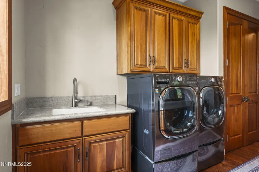 370 Timberlake, Reno, Nevada 89511, 4 Bedrooms Bedrooms, ,5 BathroomsBathrooms,Residential,Residential,Timberlake,250055202