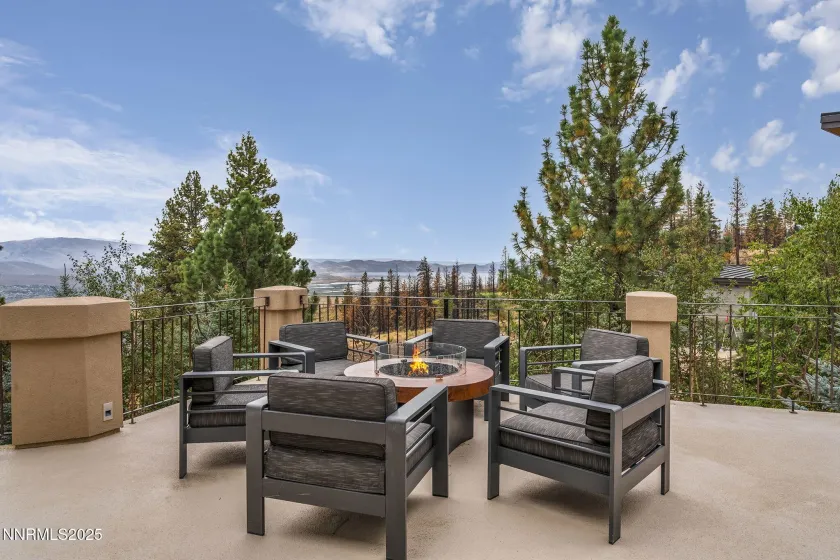 370 Timberlake, Reno, Nevada 89511, 4 Bedrooms Bedrooms, ,5 BathroomsBathrooms,Residential,Residential,Timberlake,250055202