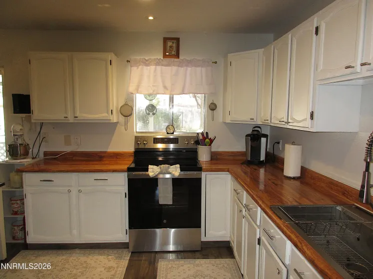 812 Chernus, Carson City, Nevada 89703, 3 Bedrooms Bedrooms, ,2 BathroomsBathrooms,Residential,Residential,Chernus,260002608