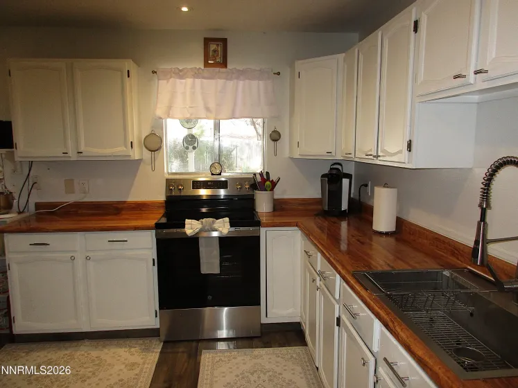 812 Chernus, Carson City, Nevada 89703, 3 Bedrooms Bedrooms, ,2 BathroomsBathrooms,Residential,Residential,Chernus,260002608