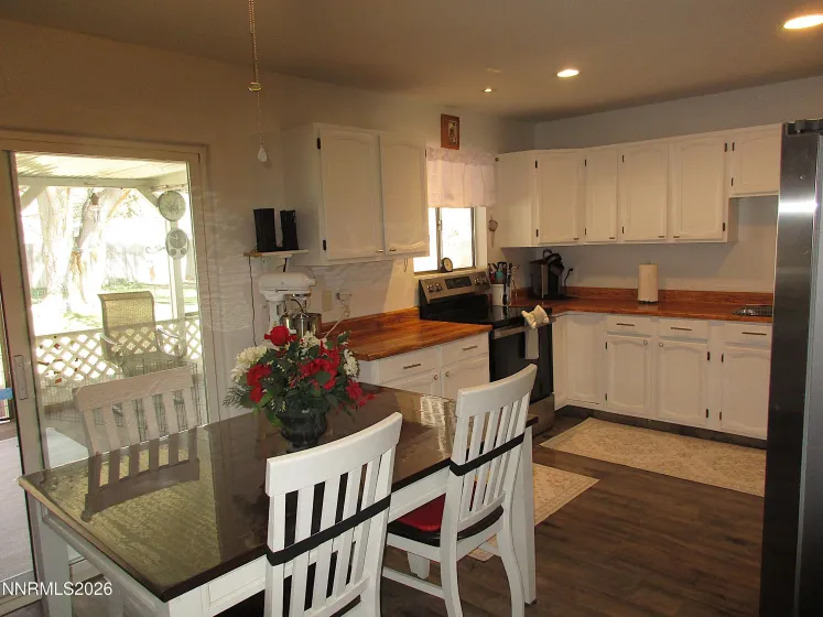 812 Chernus, Carson City, Nevada 89703, 3 Bedrooms Bedrooms, ,2 BathroomsBathrooms,Residential,Residential,Chernus,260002608