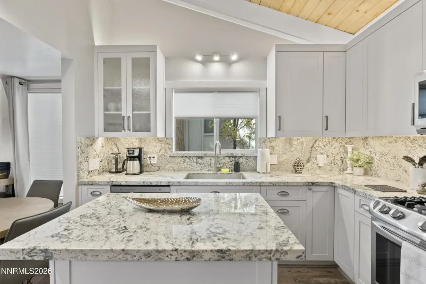 810 Alder, Incline Village, Nevada 89451, 2 Bedrooms Bedrooms, ,1 BathroomBathrooms,Residential,Residential,Alder,260002614