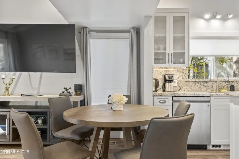 810 Alder, Incline Village, Nevada 89451, 2 Bedrooms Bedrooms, ,1 BathroomBathrooms,Residential,Residential,Alder,260002614